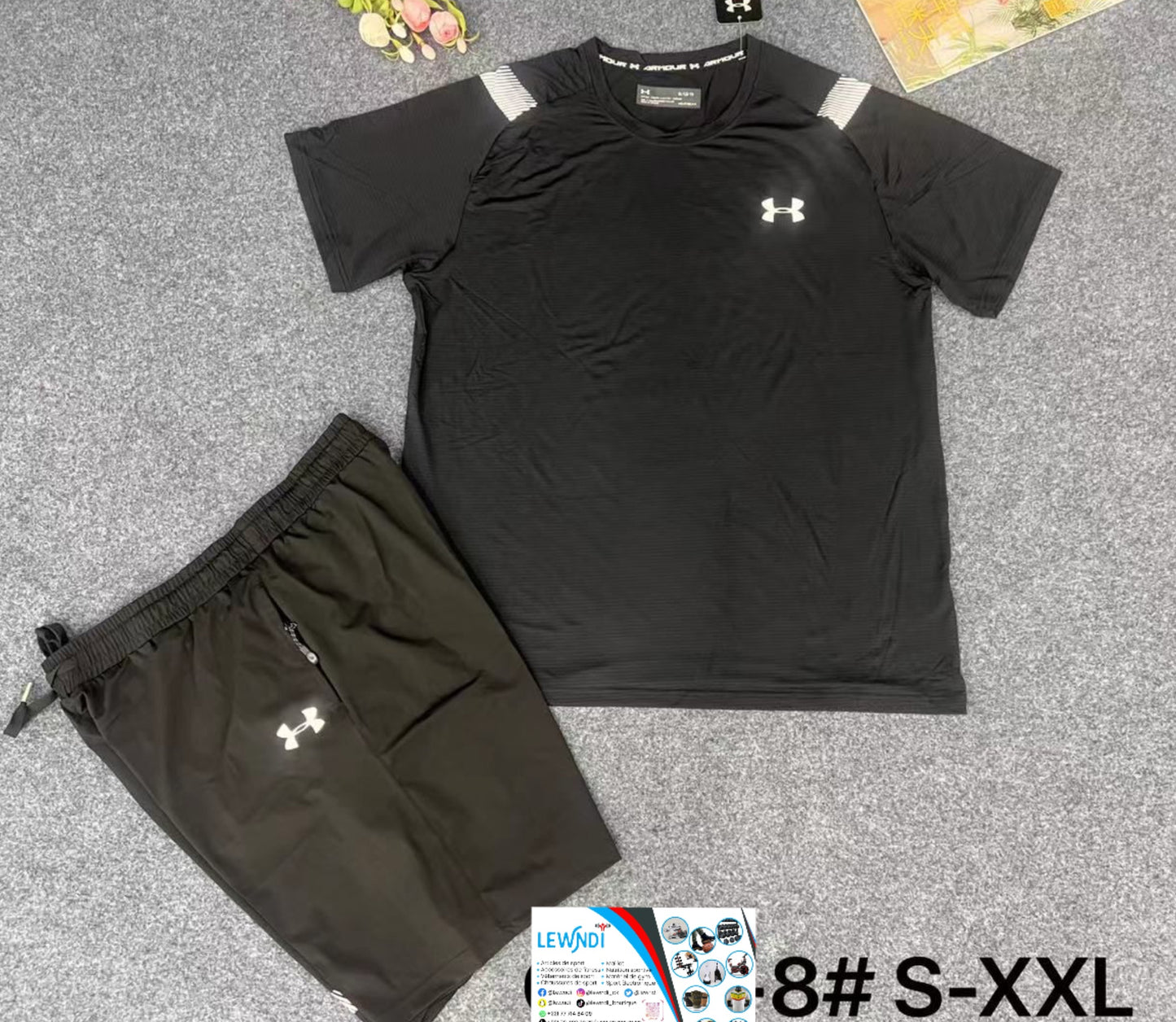Ensemble T-shirt fitness plus short avec fermeture Under Armour (Noir/Noir) MSTSU01