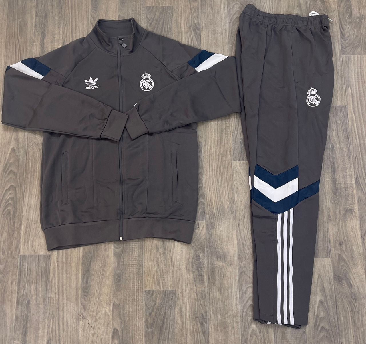 Ensemble Survêtement Real Madrid (Gris) Saison 2024-2025