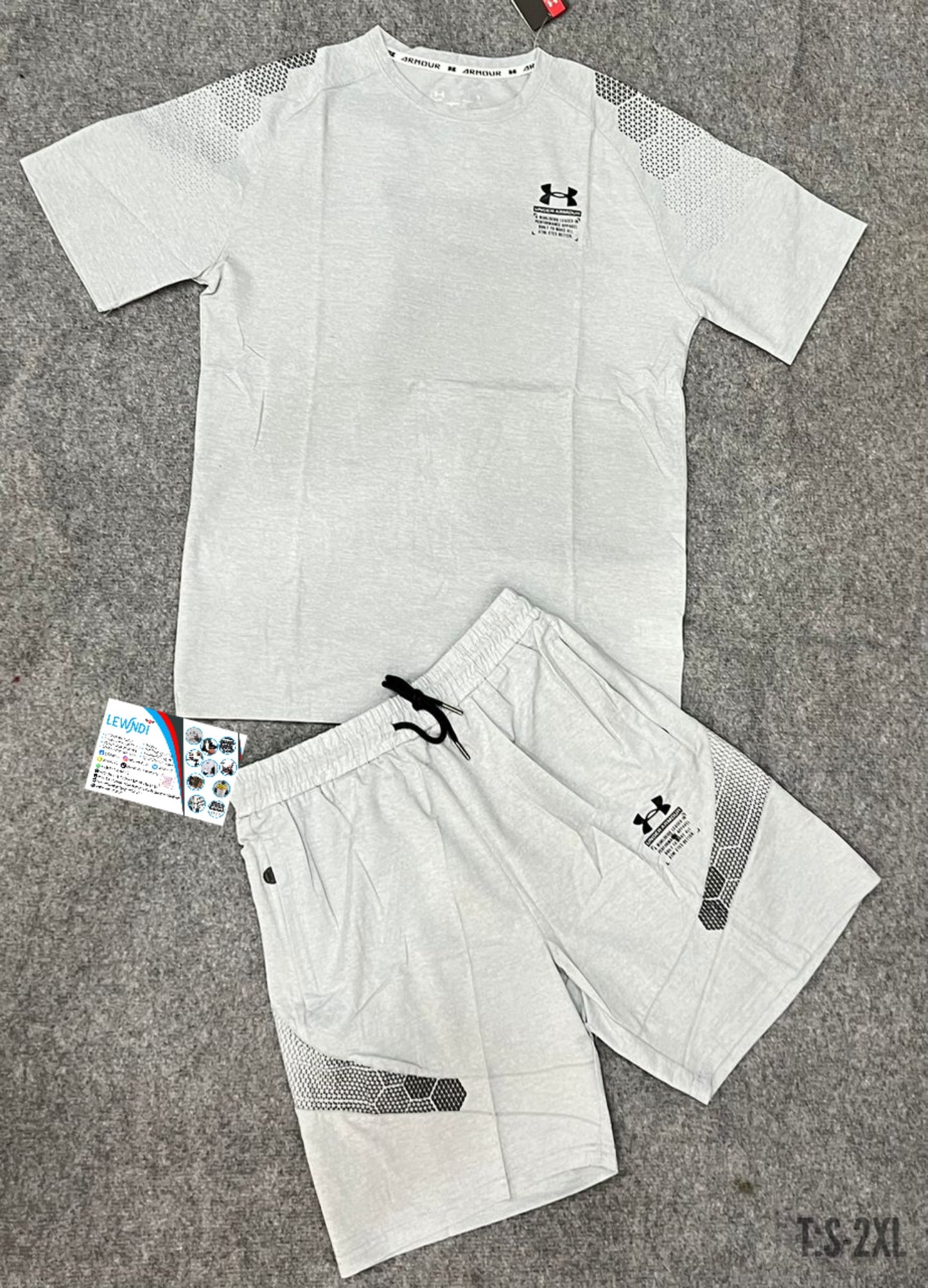 Ensemble t-shirt + short avec fermeture Under Armour Gris MSETS08