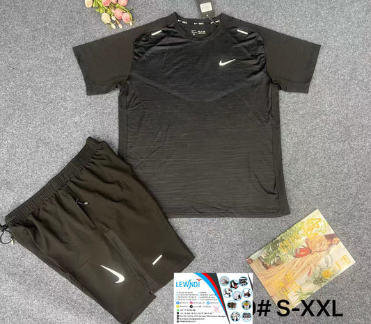 Ensemble T-shirt fitness plus short avec fermeture Nike (Noir/Noir) MSTSN07