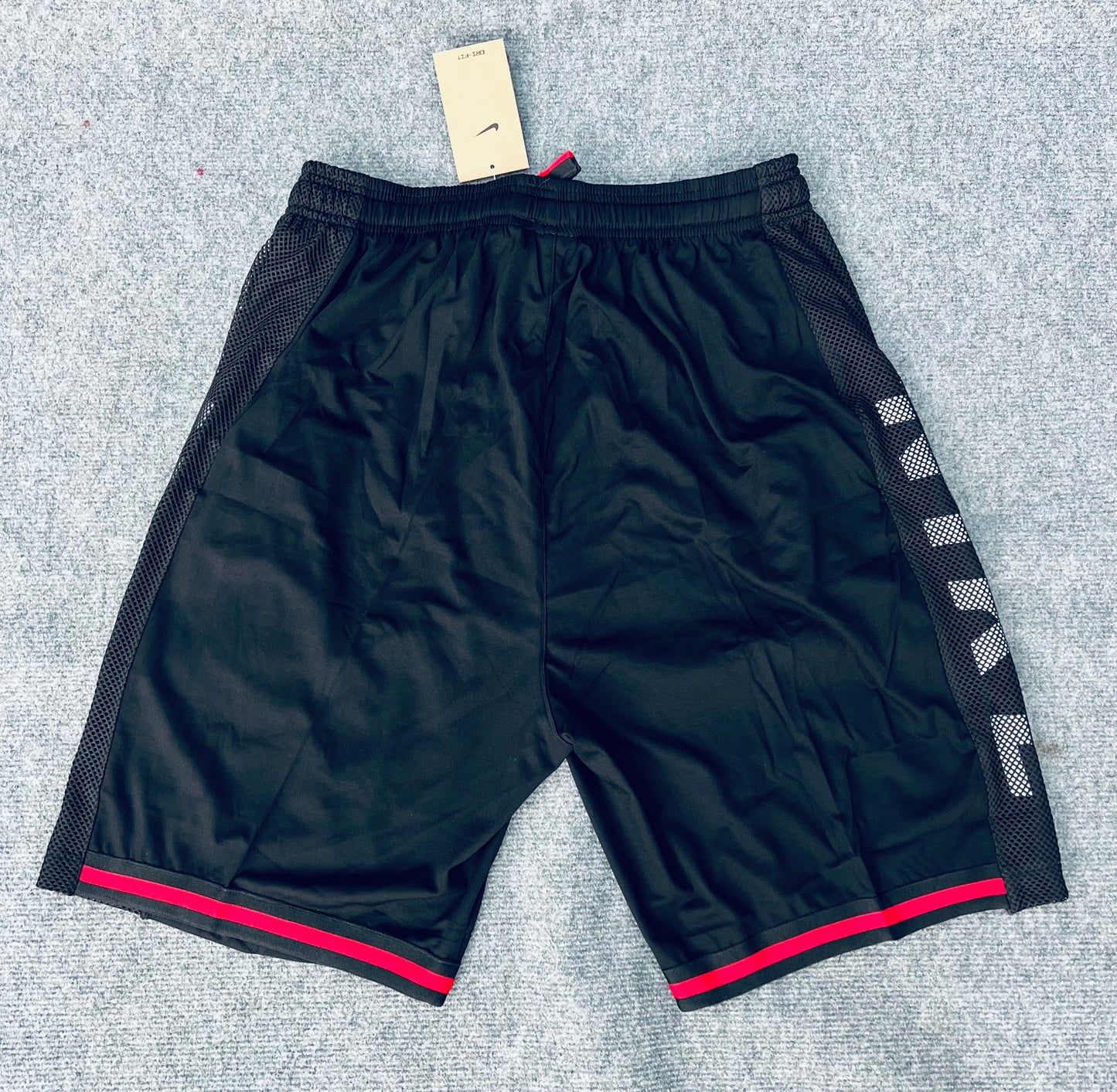 Short loisir Nike noir (bande rouge) avec fermeture SSMSN01