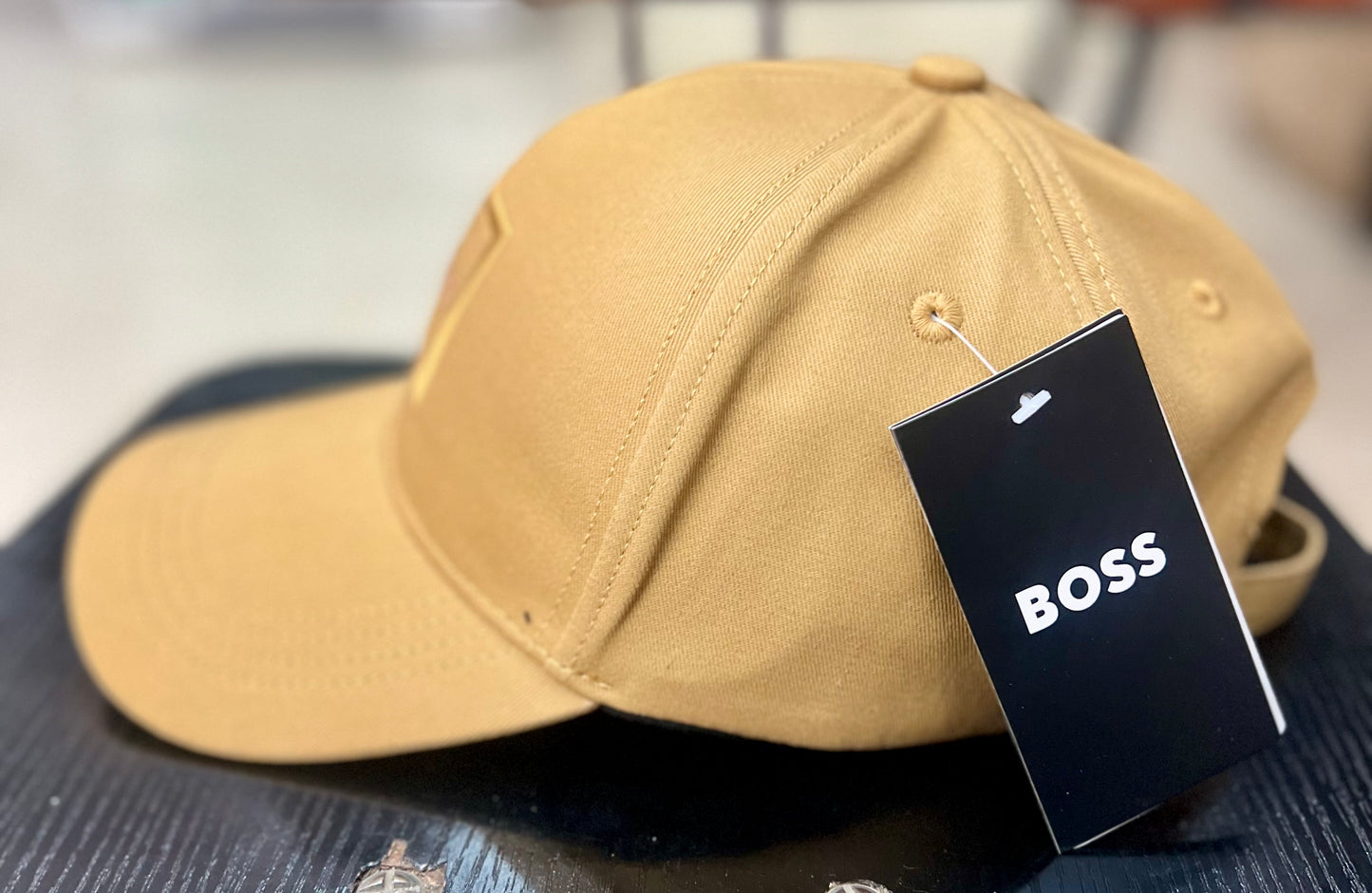 Casquette Boss (carré) Doré Ajustable – Logo Brodé | Unisexe