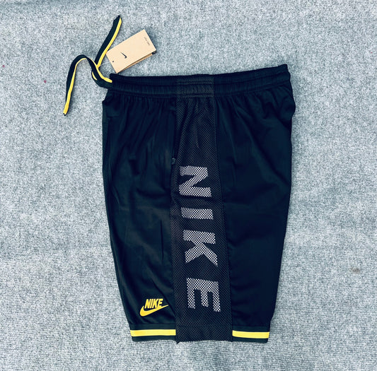 Short loisir Nike noir (bande jaune) avec fermeture SSMSN03