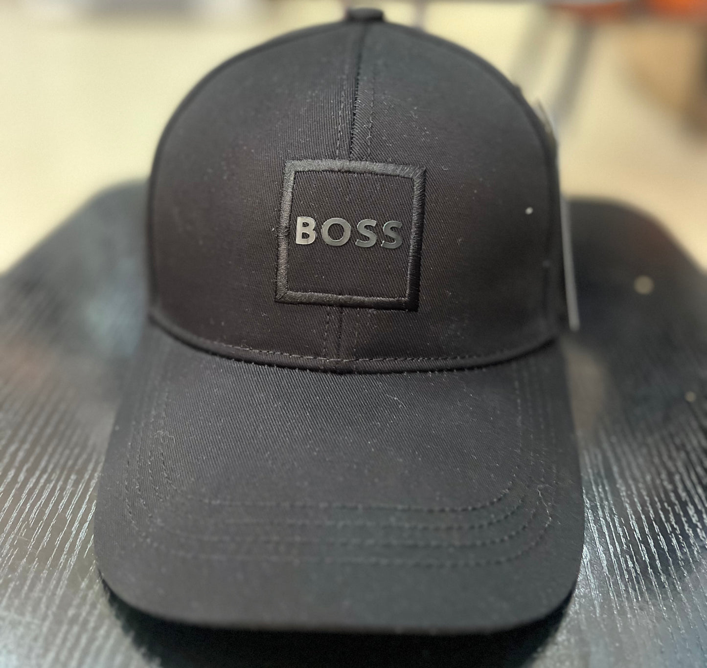 Casquette Boss (carré) Noir Ajustable – Logo Brodé | Unisexe