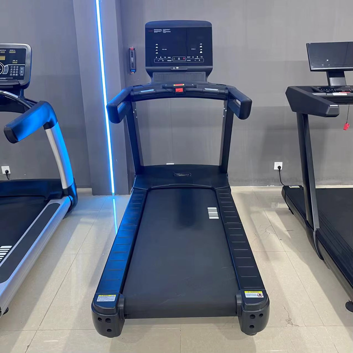 Tapis de course professionnel SC-86016 – 7 HP, écran électronique et inclinaison motorisée pro qualité 180kg poids max – (Absorption des chocs Pliant)