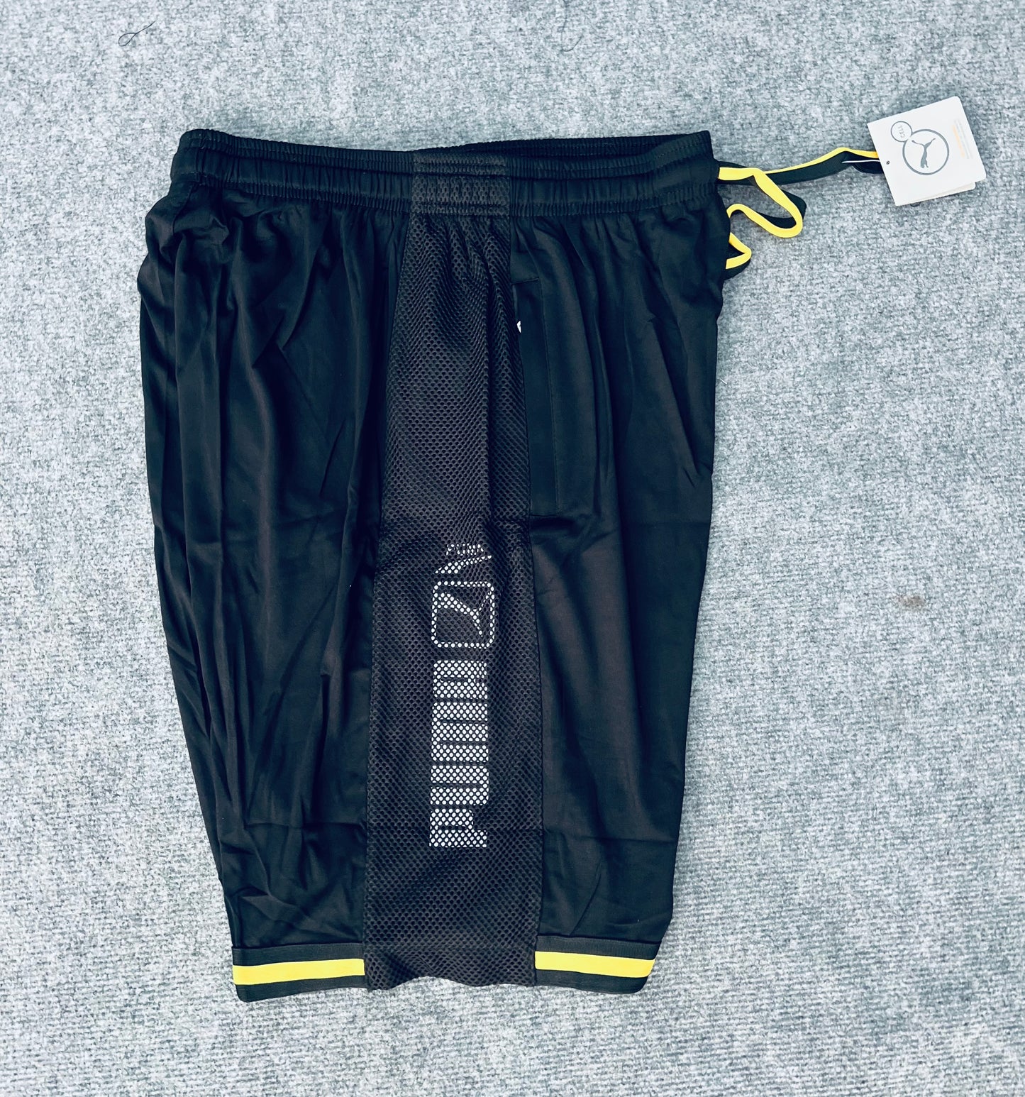 Short loisir Puma noir (bande Jaune) avec fermeture SSMSP09