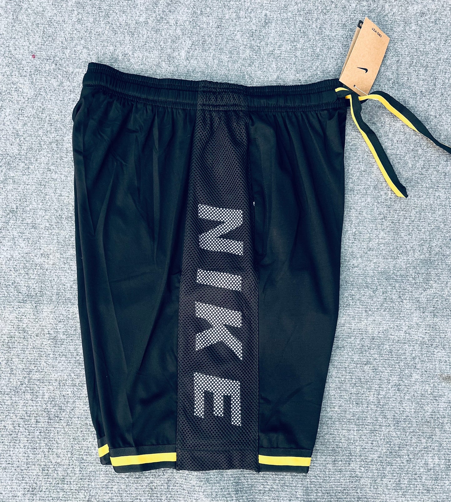 Short loisir Nike noir (bande jaune) avec fermeture SSMSN03