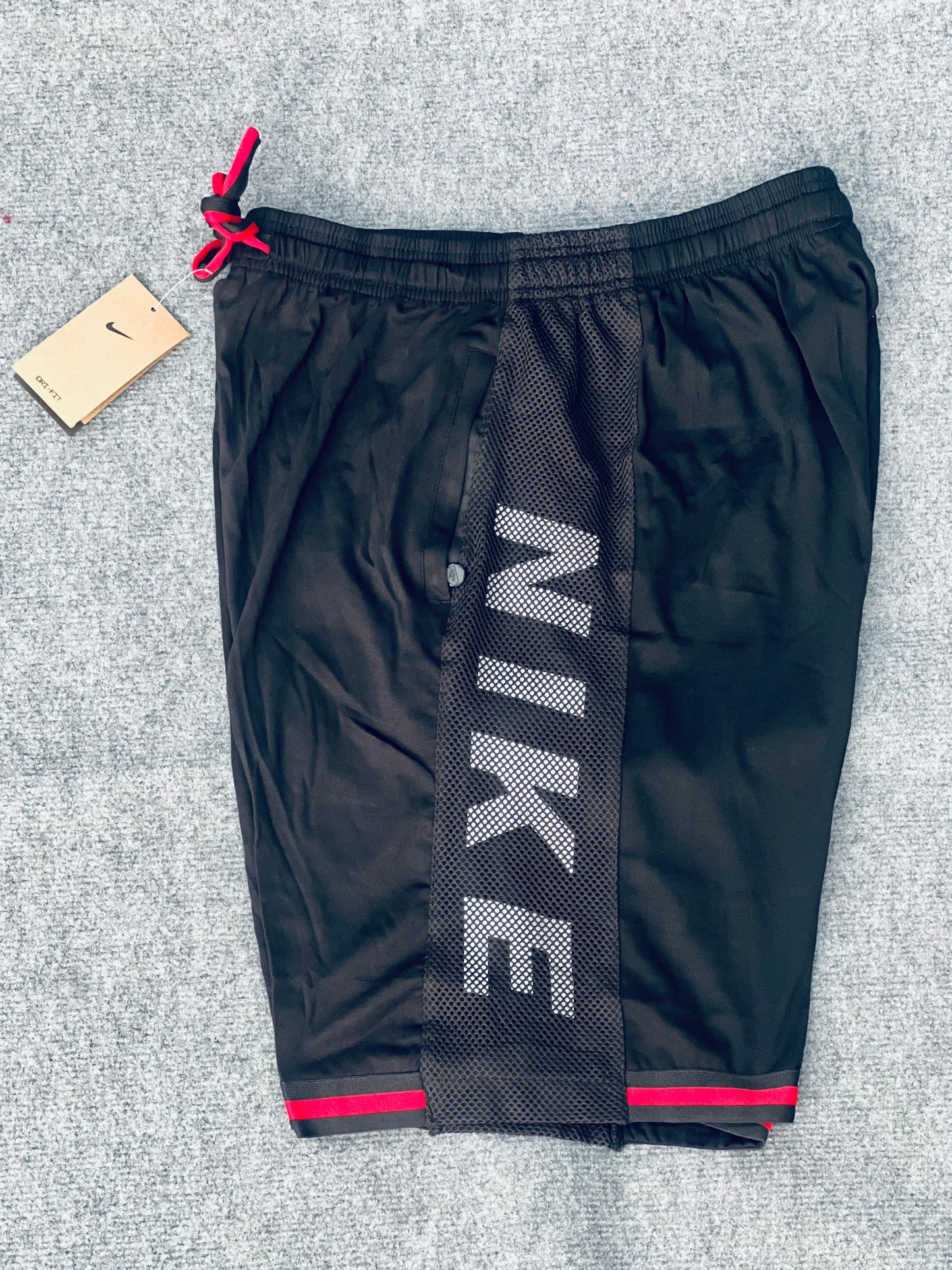 Short loisir Nike noir (bande rouge) avec fermeture SSMSN01