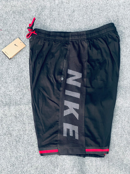 Short loisir Nike noir (bande rouge) avec fermeture SSMSN01
