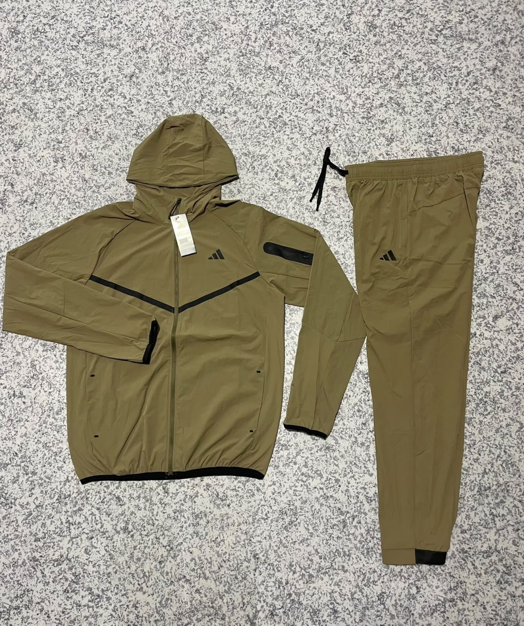 Ensemble Survêtement fitness Adi-das swoosh avec Capuche Marron