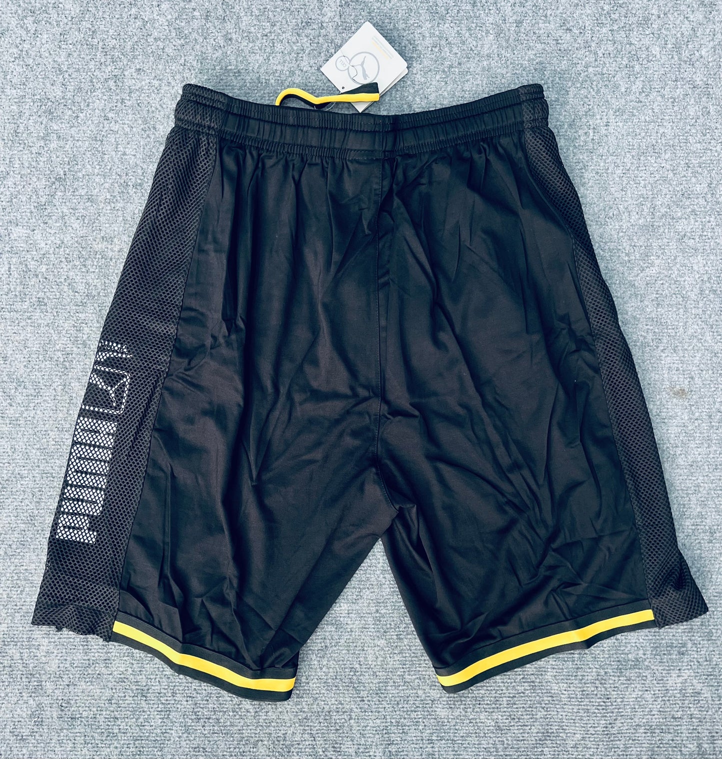 Short loisir Puma noir (bande Jaune) avec fermeture SSMSP09