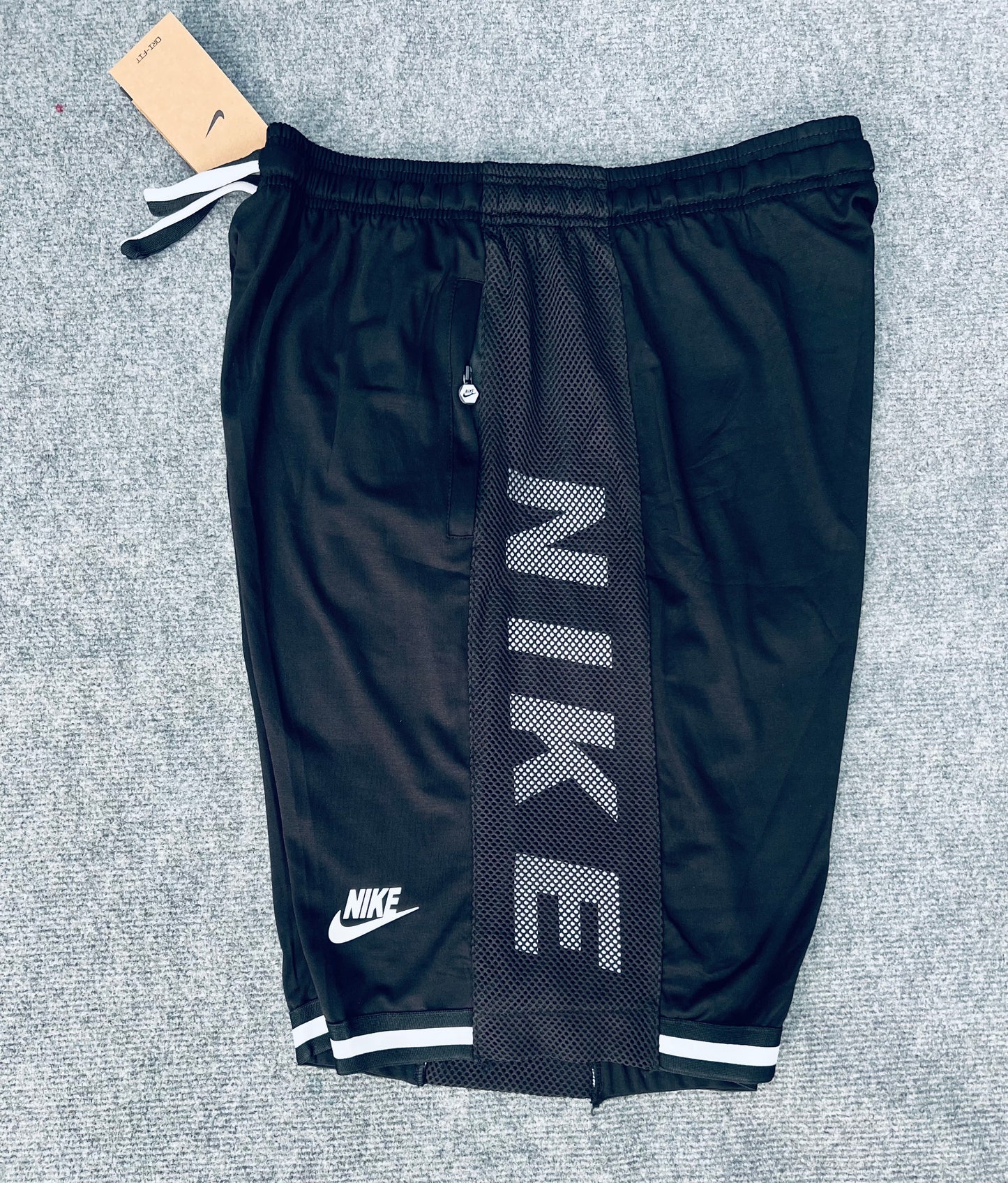 Short loisir Nike noir (bande blanc) avec fermeture SSMSN02
