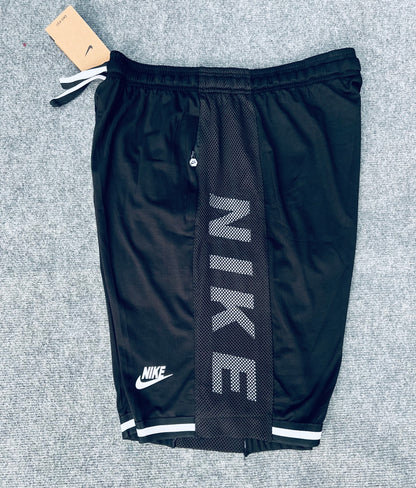 Short loisir Nike noir (bande blanc) avec fermeture SSMSN02