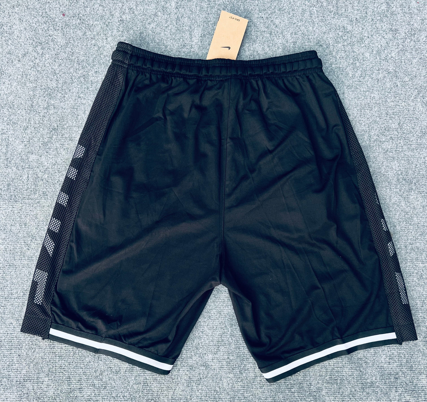 Short loisir Nike noir (bande blanc) avec fermeture SSMSN02