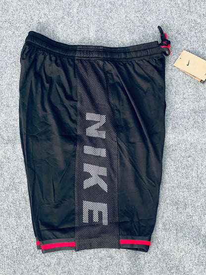Short loisir Nike noir (bande rouge) avec fermeture SSMSN01