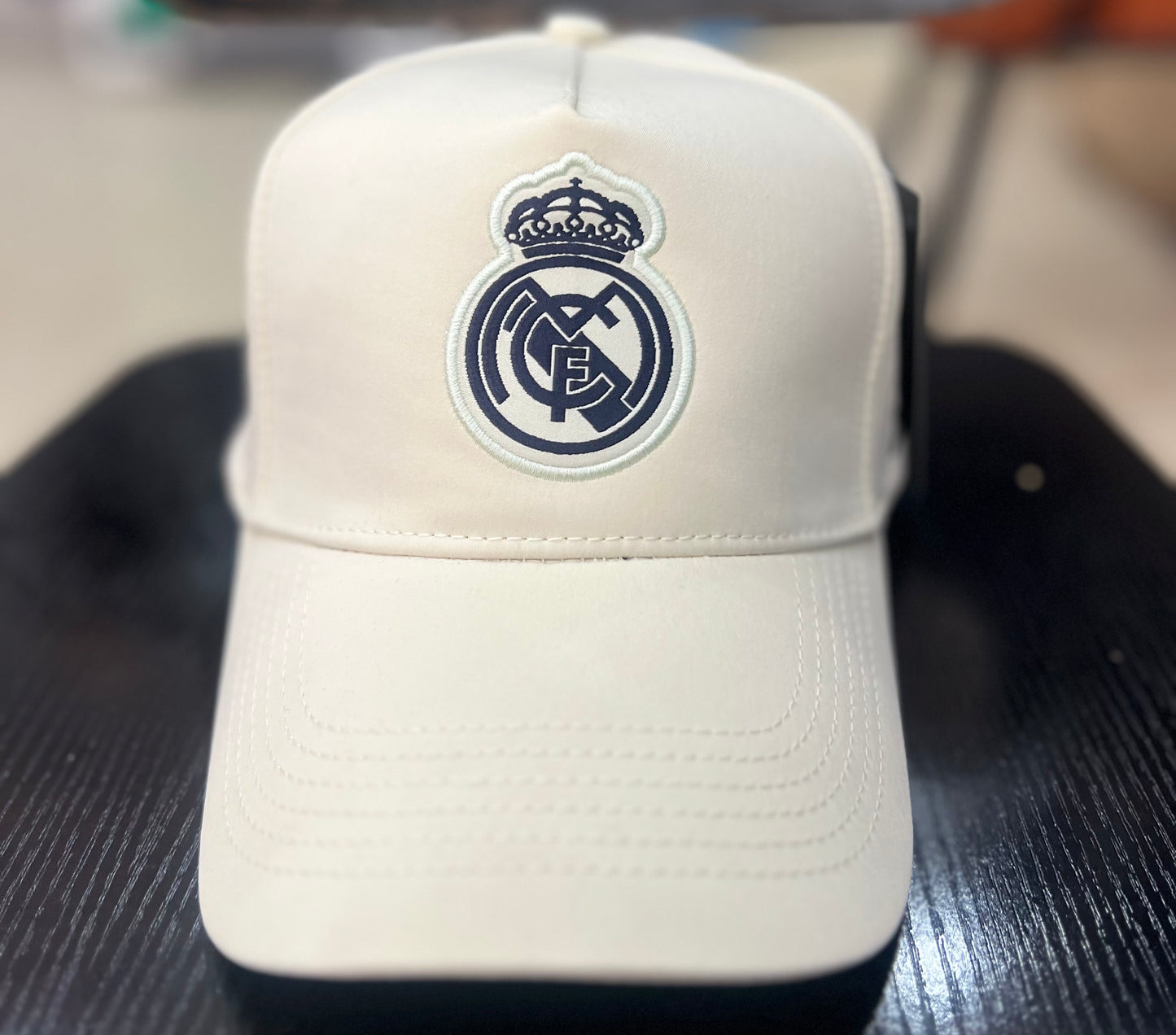 Casquette Real Madrid Blanche Ajustable – Logo Brodé | Unisexe