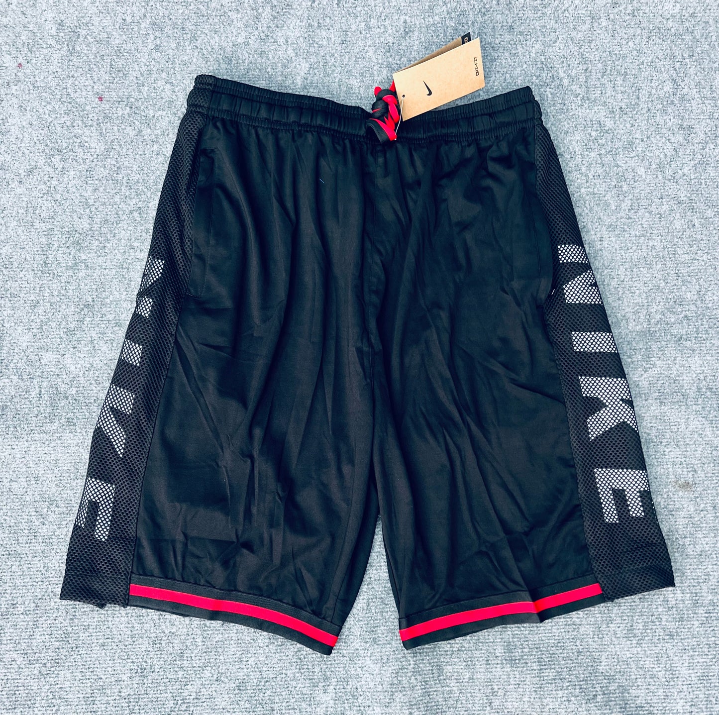 Short loisir Nike noir (bande rouge) avec fermeture SSMSN01